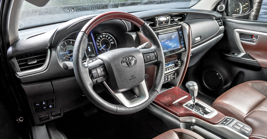 Интерьер Toyota Fortuner (2015-2020)